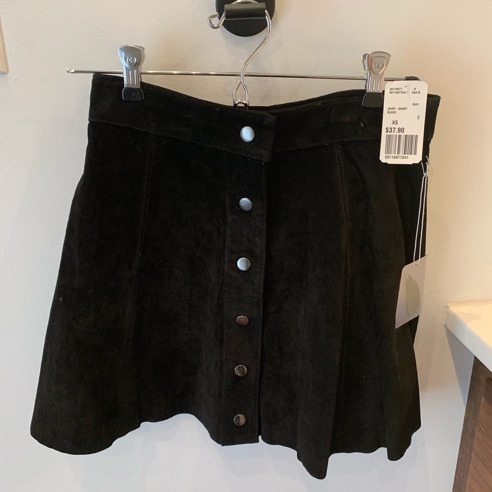 Suede skirt, NWT size xs Forever21
